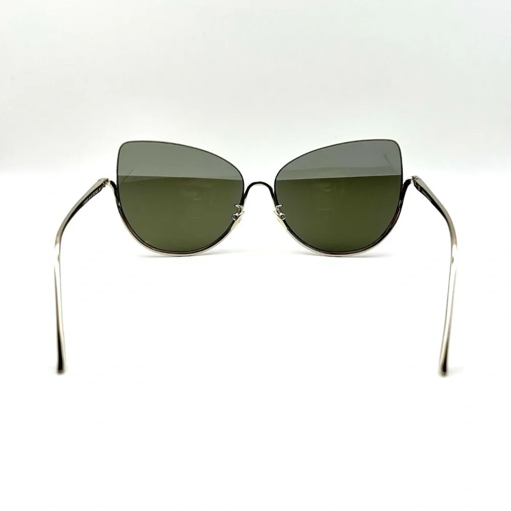 Nina Ricci, designer sunglasses model SNR153 New w/o Tags
